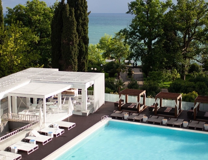 Открытый бассейн - Отель Grand Karat Sochi / Гранд Карат Сочи